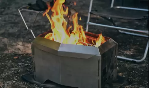 Upgradelijst voor kampeeruitrusting voor het hele gezin: vuurkorf, tentkachel en barbecue zijn onmisbaar