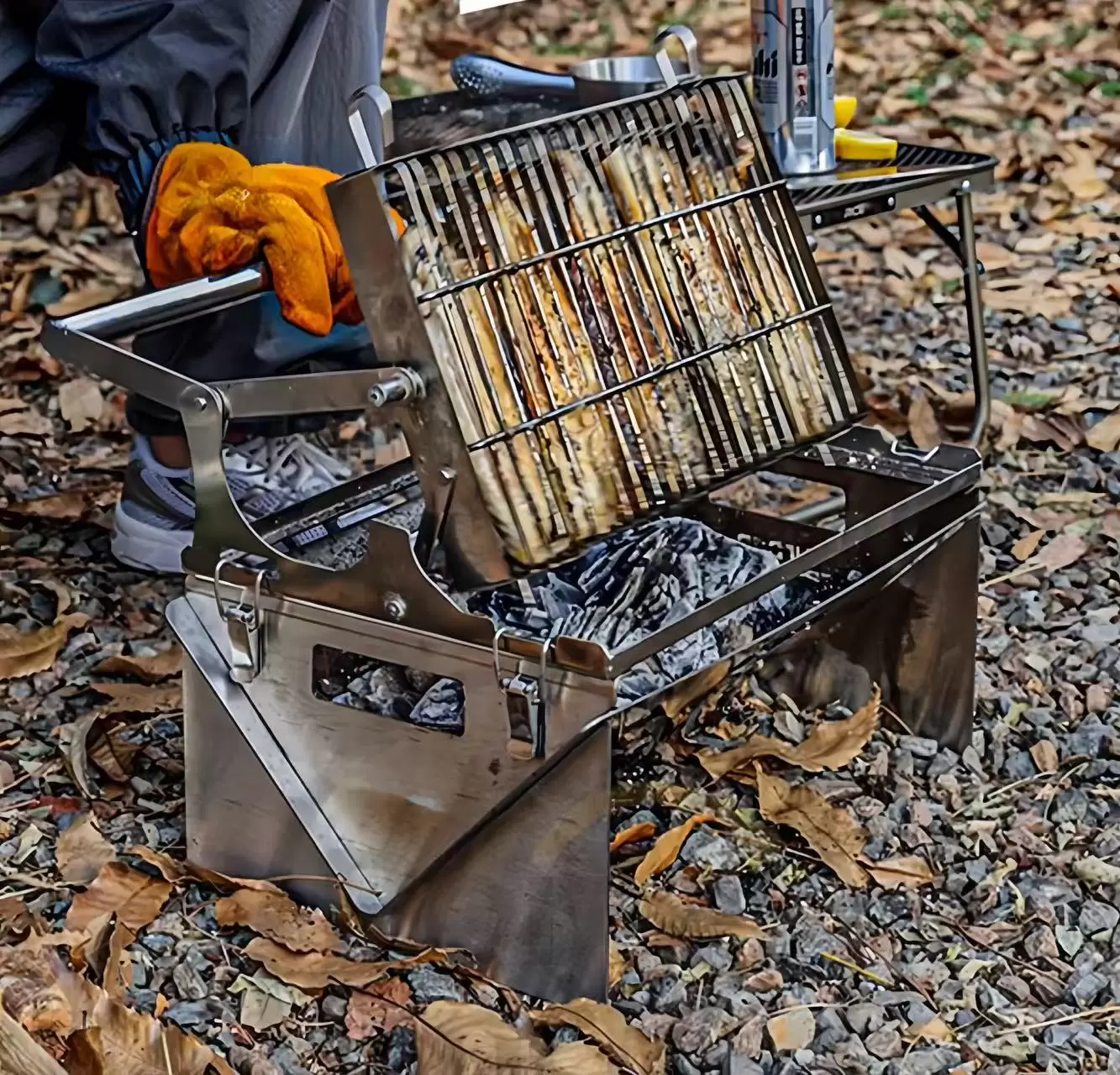 Extreem roterende opvouwbare houtskoolgrill