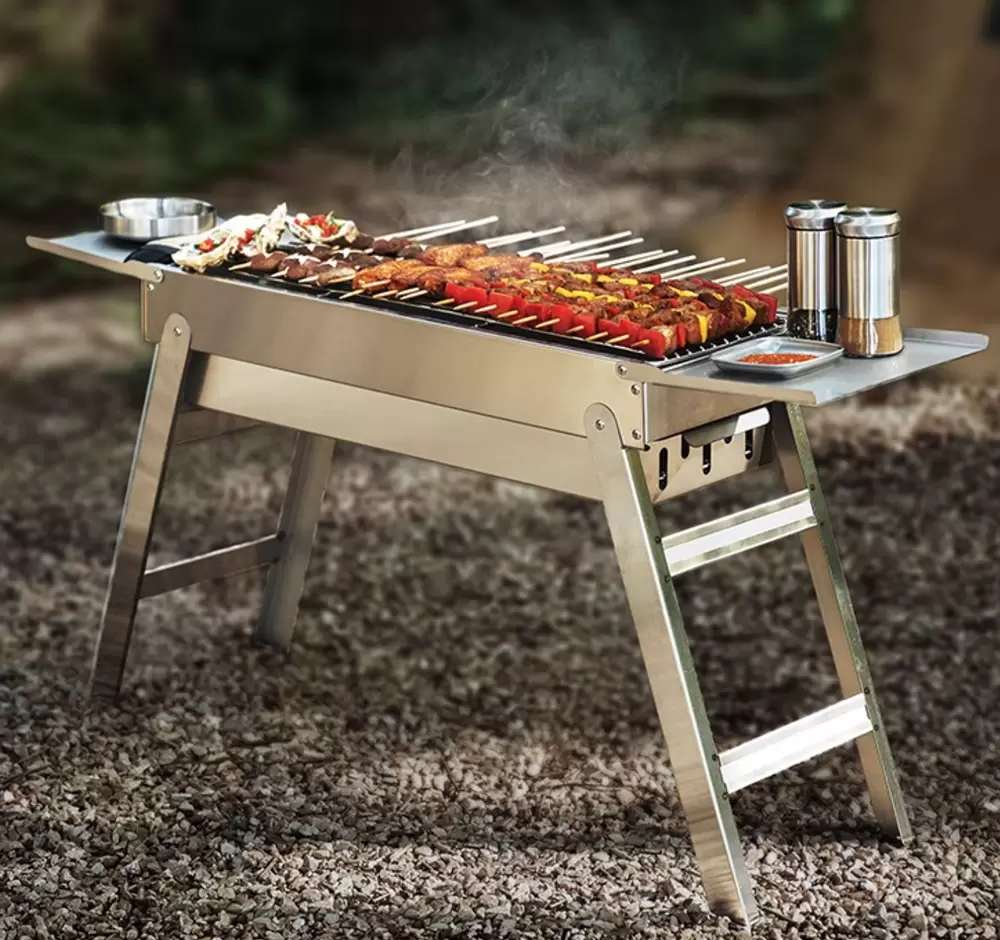 Minimalistische opvouwbare houtskoolbarbecue