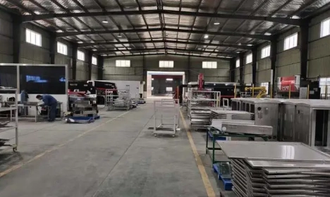 Opvouwbare houtskoolgrills met minimalistisch frame