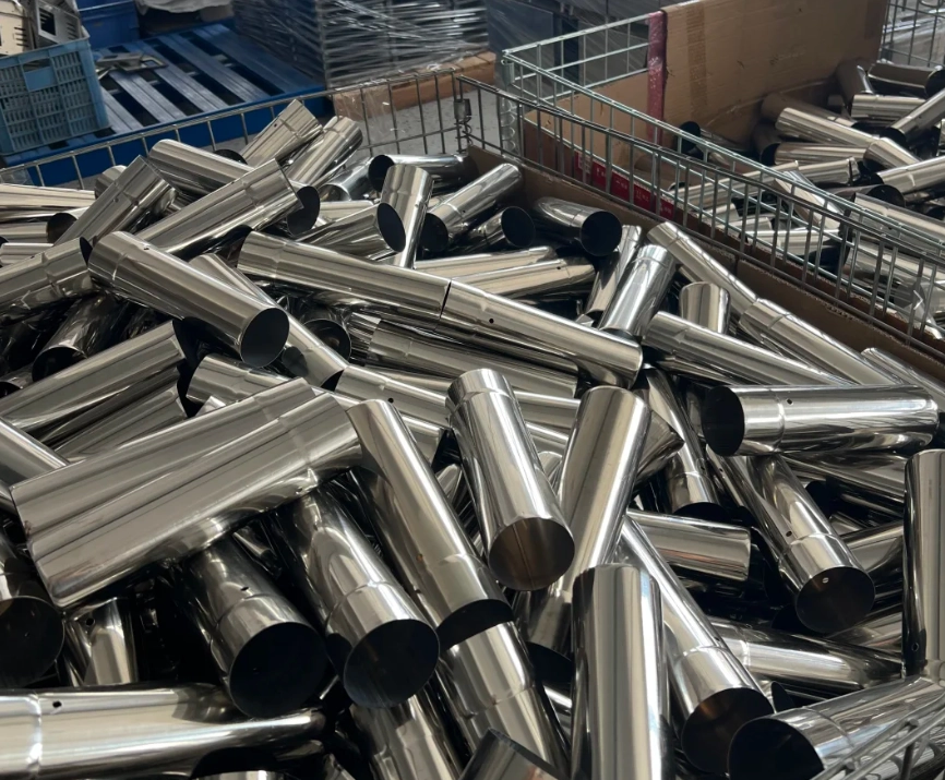 Hoe je een rookkanaal op een tentkachel van canvas installeert