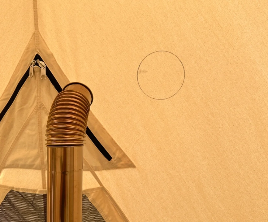 Hoe je een rookkanaal op een tentkachel van canvas installeert