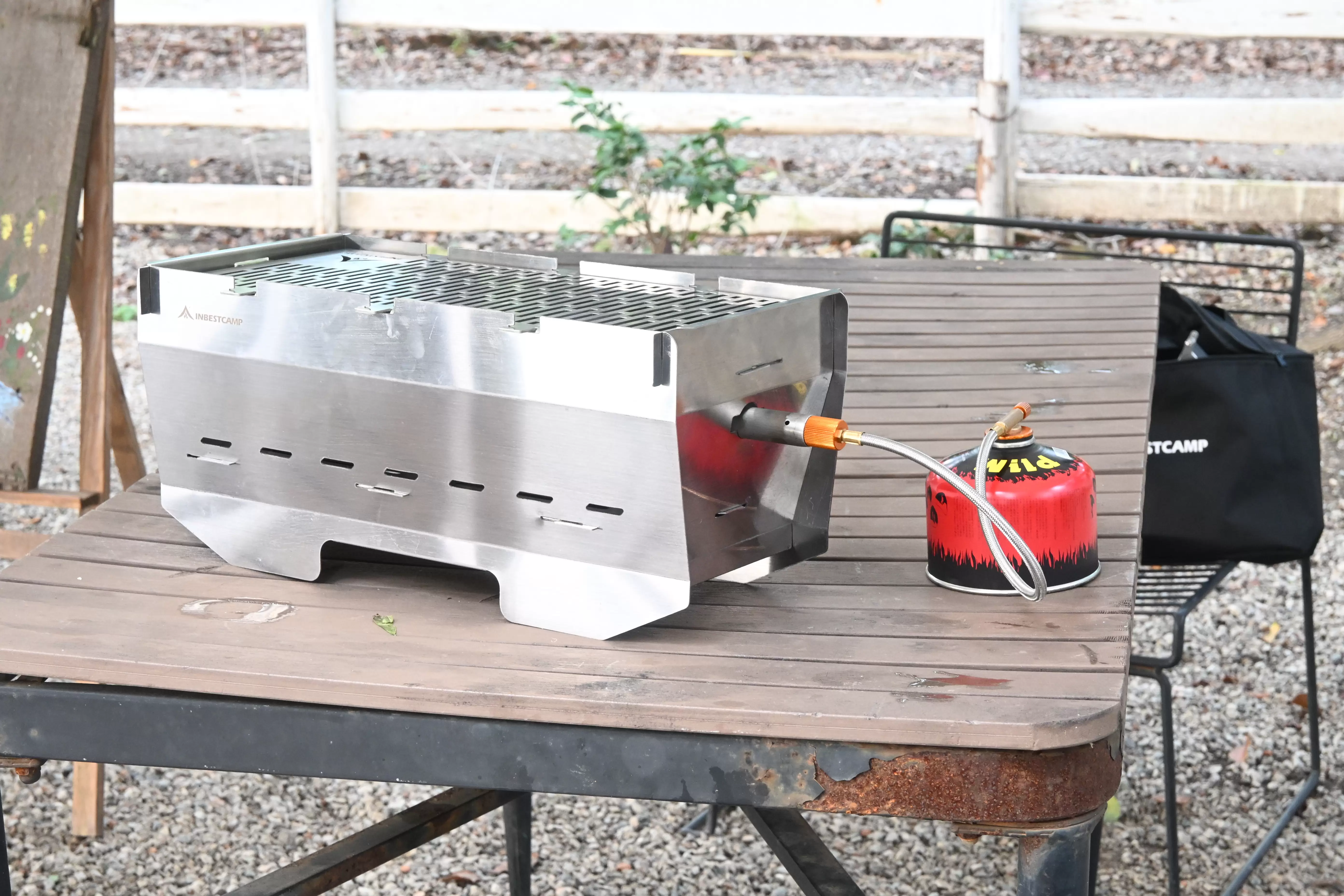 Compacte kampeergrill